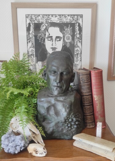 Sculpture titled "Portrait de H.P Lov…" by Marion Cheung, Original Artwork, Plaster