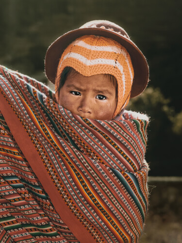 Photographie intitulée "Boy from Ollantayta…" par Marion Collet, Œuvre d'art originale, Photographie numérique