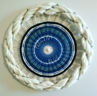 Textilkunst mit dem Titel "Feelin' Blue" von Marion Revoyre, Original-Kunstwerk, Faden