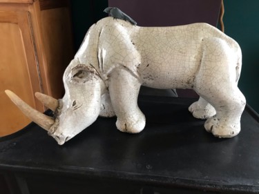 Skulptur mit dem Titel "Rhinocéros" von Marion Bivort, Original-Kunstwerk, Keramik