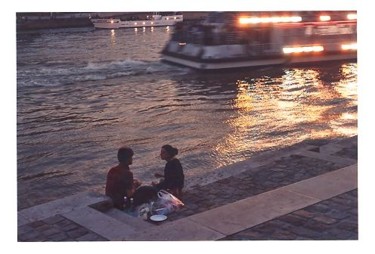 Photographie intitulée "Quai de Seine 4" par Marion Roux, Œuvre d'art originale