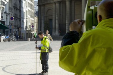 Photographie intitulée "Devant l'église Sai…" par Marion Roux, Œuvre d'art originale