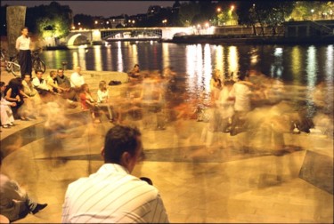 Photographie intitulée "Quai de Seine 2" par Marion Roux, Œuvre d'art originale