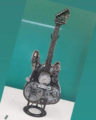 Sculpture intitulée ""Гитара"." par Marisa Romero, Œuvre d'art originale, Métaux