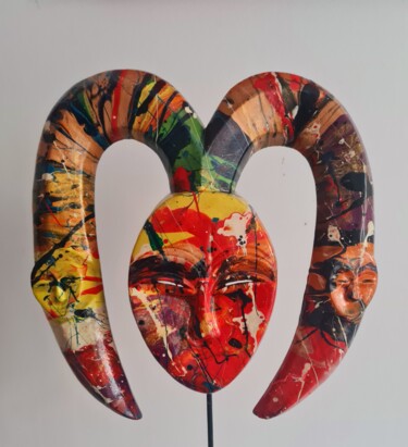 Sculpture titled "Kwele multicolores" by Maroschka Gillotte, Original Artwork, Acrylic