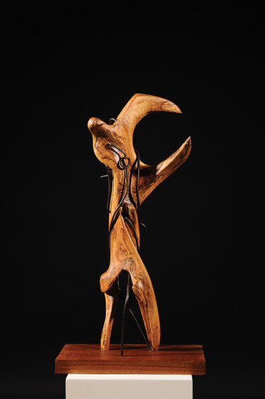 Скульптура под названием "I Am Reborn from th…" - Maroun Hakim, Подлинное произведение искусства, Дерево
