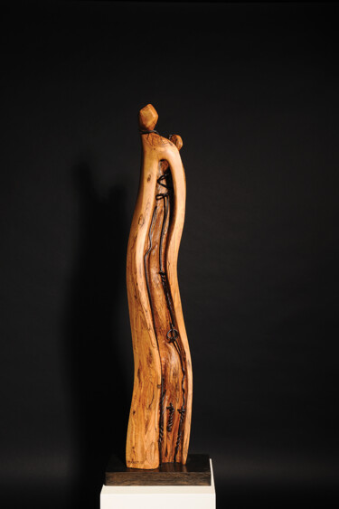 Escultura intitulada "Snuggled in your Bo…" por Maroun Hakim, Obras de arte originais, Madeira