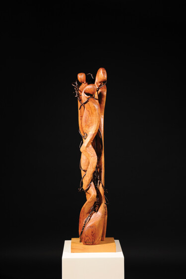 Sculptuur getiteld "Family, a Sacred Bo…" door Maroun Hakim, Origineel Kunstwerk, Hout