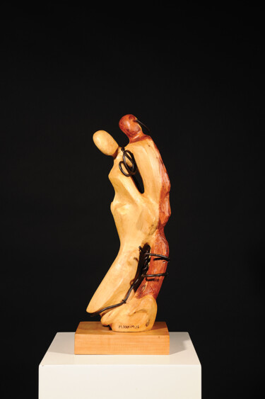 Sculptuur getiteld "United Forever" door Maroun Hakim, Origineel Kunstwerk, Hout