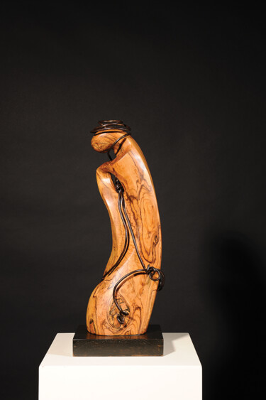 Skulptur mit dem Titel "The Fruit of your W…" von Maroun Hakim, Original-Kunstwerk, Holz