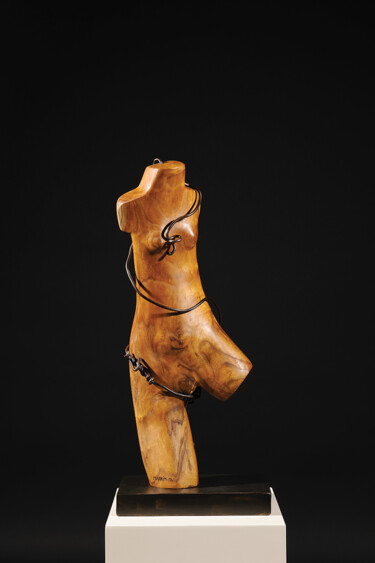 Sculpture intitulée "Pluck your Desire" par Maroun Hakim, Œuvre d'art originale, Bois