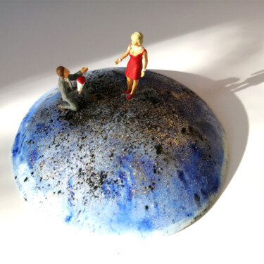 Sculpture titled "La Déclaration" by Maroussia Chanut, Original Artwork, Resin