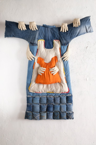 Skulptur mit dem Titel "Viajo sola" von Marta Santos, Original-Kunstwerk