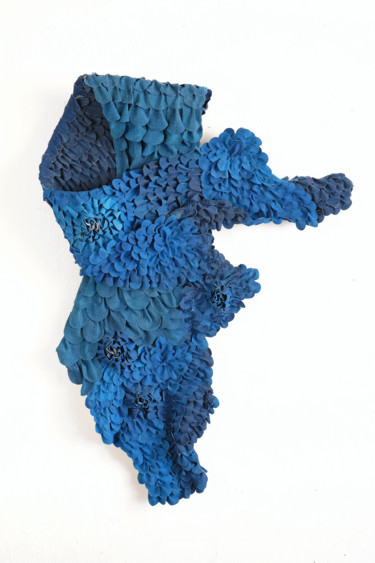 Sculpture titled "Fleur Bleue- L'anno…" by Marta Santos, Original Artwork