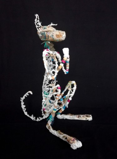 Sculpture titled "Semence" by Martha Arango, Original Artwork, Paper maché