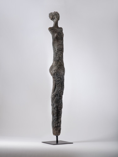 Sculpture intitulée ""Femme d'ailleurs"" par Martine Camors, Œuvre d'art originale, Terre cuite