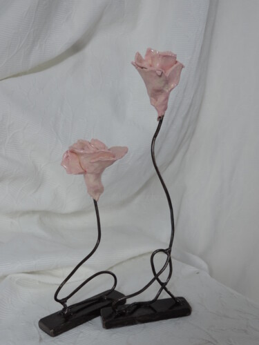 Artisanat intitulée "Roses en céramique" par Martine Daigre, Œuvre d'art originale