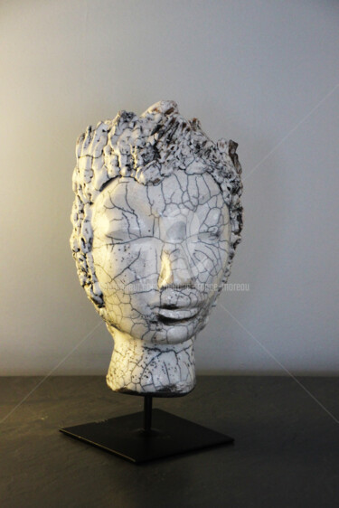Sculptuur getiteld "tête de femme 3" door Martine France Moreau, Origineel Kunstwerk, Klei