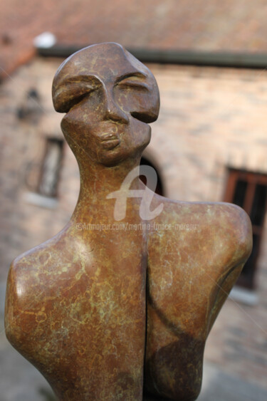 Sculpture intitulée "homme qui se redres…" par Martine France Moreau, Œuvre d'art originale, Bronze