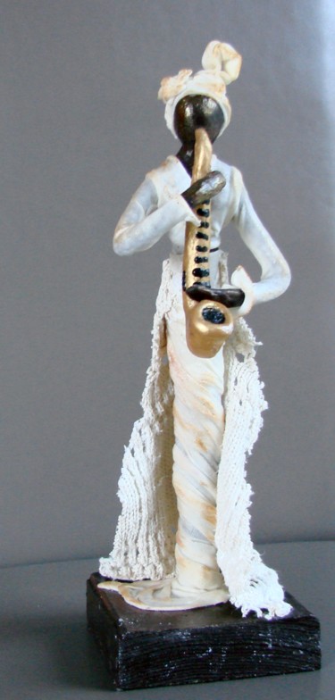 Sculpture intitulée "afoua au saxo" par Sophine Sculptures, Œuvre d'art originale, Techniques mixtes