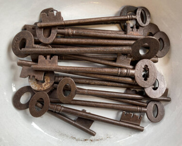 Photographie intitulée "Keys Looking For Li…" par Martin Vallis, Œuvre d'art originale, Photographie numérique
