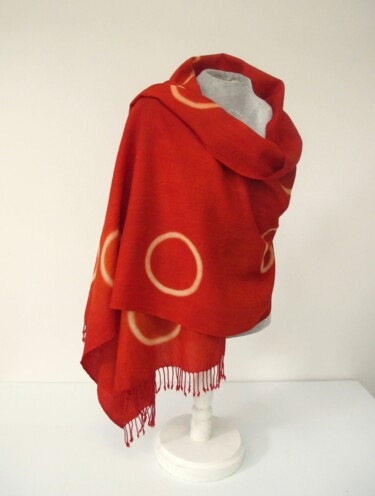 Art textile intitulée "Merino Wool dyed wi…" par Mary Downe, Œuvre d'art originale, Tissu