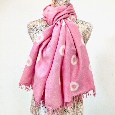 Arte textil titulada "Pink Merino Wool Sc…" por Mary Downe, Obra de arte original, Tela