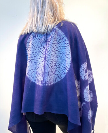Arte têxtil intitulada "Merino Wool dyed wi…" por Mary Downe, Obras de arte originais, Tecido