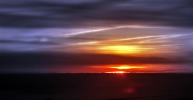 Photographie intitulée "Sunset among the Cl…" par Mary Joan Attard, Œuvre d'art originale