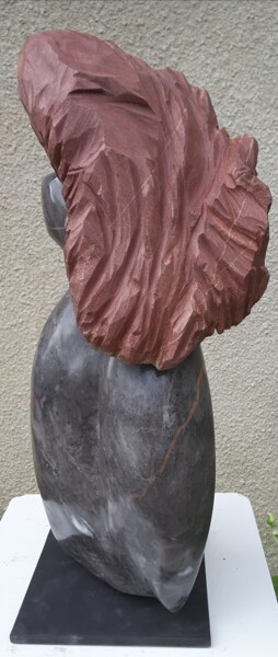 Skulptur mit dem Titel "Julie La Rousse" von Maryvonne Lorgeré, Original-Kunstwerk, Stein