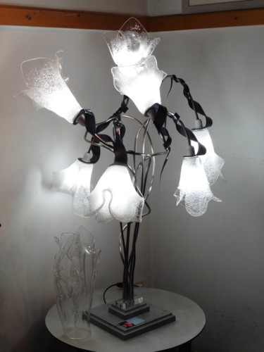 Lampe 7 tulipes blanches Design intitulée "Lampe 7 tulipes bla…" par Jean Luc Masini, Œuvre d'art originale, Verre