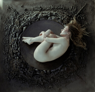 Photographie intitulée "cocoon" par Masi̇Va Art Gallery, Œuvre d'art originale, Photographie argentique