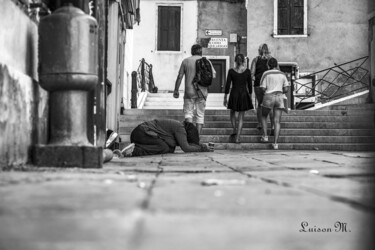 Photographie intitulée "Povertà" par Massimiliano Luison, Œuvre d'art originale, Photographie numérique