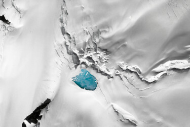 Photographie intitulée "Frozen blue" par Massimo Lupidi, Œuvre d'art originale, Photographie argentique