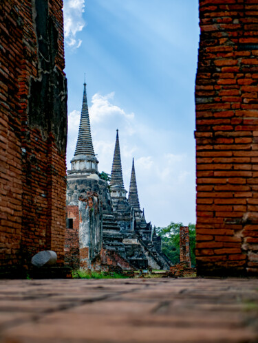 Photographie intitulée "Temple in Ayutthaya" par Mateusz Koss, Œuvre d'art originale, Photographie numérique