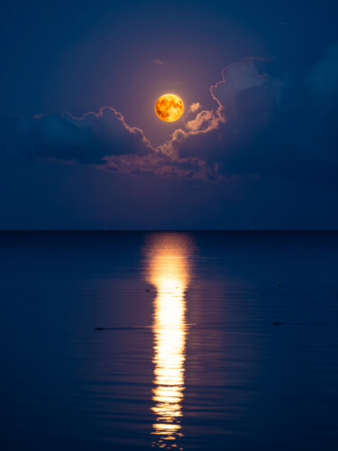 Fotografia zatytułowany „The Orange Moon” autorstwa Mateusz Koss, Oryginalna praca, Fotografia cyfrowa