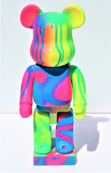 Skulptur mit dem Titel "BEARBRICK MAT" von Mathieu Menu, Original-Kunstwerk, Sprühfarbe