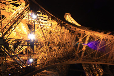 Photographie intitulée "Paris, La Tour" par Matian, Œuvre d'art originale, Photographie numérique