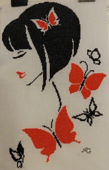 Textilkunst mit dem Titel "Femme aux papillons" von Nathalie Gautier, Original-Kunstwerk, Stickerei