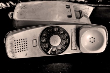 Fotografie mit dem Titel "Rotary Phone" von Matt Kohnen, Original-Kunstwerk, Digitale Fotografie