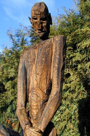 Skulptur mit dem Titel "Stehende Figur" von Matthias Trott, Original-Kunstwerk, Holz