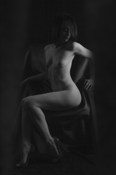 Photography titled "Marianne assise" by Matthieu Marcé, Original Artwork, Digital Photography