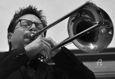 Photographie intitulée "Michaël au trombone" par Martine Maury, Œuvre d'art originale, Photographie numérique