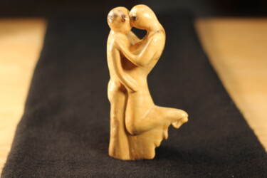 Sculpture titled "Embrasse-moi" by Max Bernard, Original Artwork, Wood