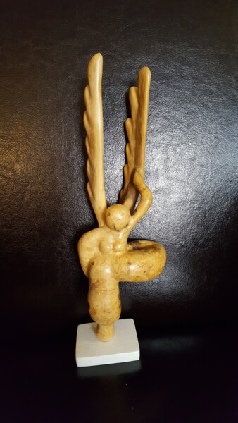 Скульптура под названием "Flying woman" - Max Bernard, Подлинное произведение искусства, Дерево