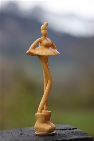 Sculpture intitulée "Jupe courte et pas…" par Max Bernard, Œuvre d'art originale, Bois