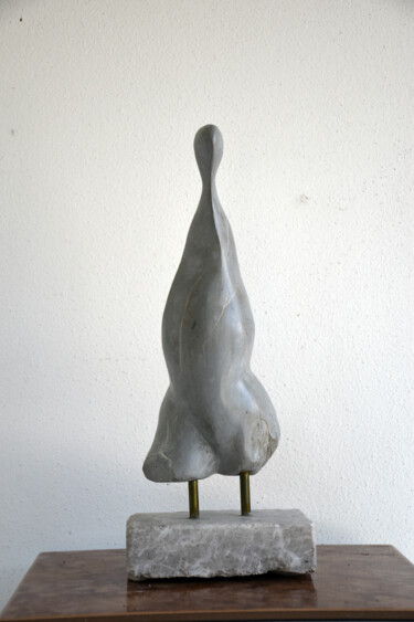 Скульптура под названием "Dolomitfigur" - Max Leonhard, Подлинное произведение искусства, Камень