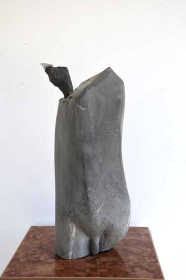Sculptuur getiteld "Mann mit Vogel" door Max Leonhard, Origineel Kunstwerk, Steen