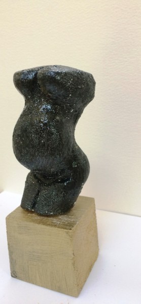 Sculptuur getiteld "Sculpture Earth Mot…" door Maxine Martin, Origineel Kunstwerk, Gips