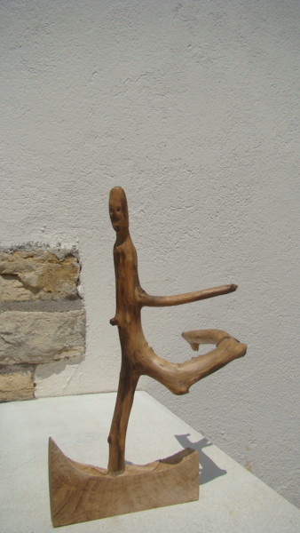 Sculpture intitulée "l'homme aux semelle…" par Martine Chatain Ottelé, Œuvre d'art originale, Bois